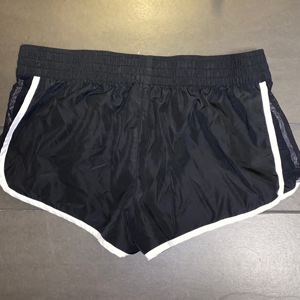 No Boundaries Large Women's Woven Mid-Rise Piped Dolphin Shorts 2.5" - Picture 5 of 9